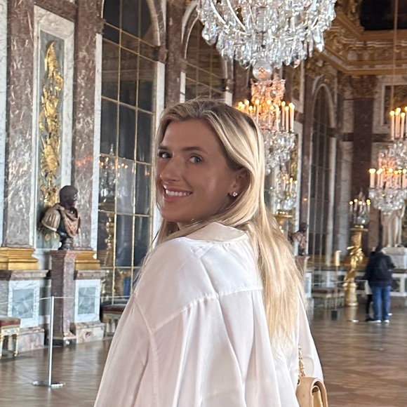 Meet your Posher, Ally - Picture 1 of 1